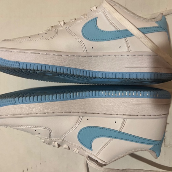 Nike Airforce 1 - size 5 youth - Picture 2 of 4